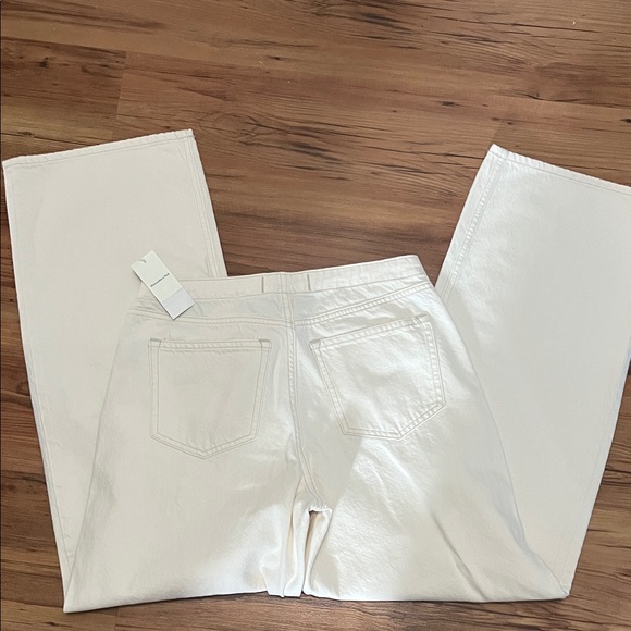Abercrombie Low Rise Ultra Loose Cream Jeans - Picture 6 of 6